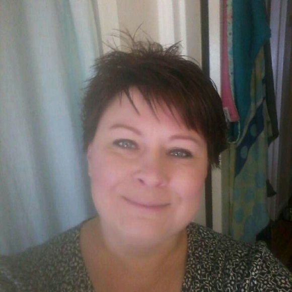 Meet your Posher, Jennifer - Picture 1 of 1